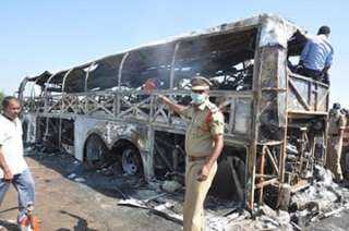 مقتل 12 وإصابة أكثر من 30 في حريق حافلة بغرب الهند