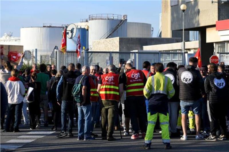 إضراب عمال مصافي النفط الفرنسية
