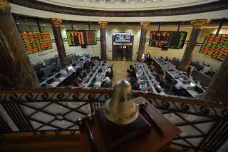 تباين مؤشرات البورصة المصرية ببداية تعاملات جلسة اليوم