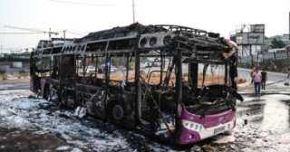 مصرع 18 بينهم 8 أطفال إثر اشتعال النار بحافلة ركاب جنوب شرقى باكستان