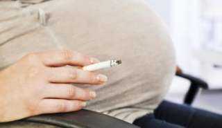 دراسة: انخفاض رغبة المرأة في التدخين يدل على حملها