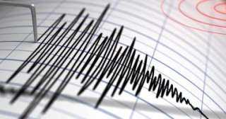 زلزالان متتاليان يضربان سواحل ولاية إزمير التركية