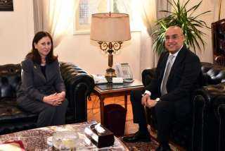 وزير الإسكان يلتقى نظيرته التونسية لعرض التجربة المصرية وإنشاء المدن الجديدة وتطوير المناطق غير الآمنة