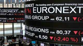 الأسهم الأوروبية تتراجع.. وشركات الخدمات المالية والبناء والسفر تقود الخسائر