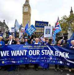 بريطانيا: آلاف المتظاهرين فى لندن يطالبون بالعودة للاتحاد الأوروبي