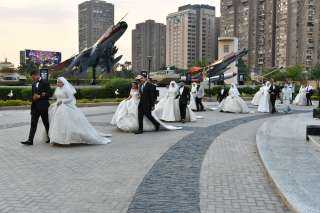 المنطقة المركزية العسكرية تنظم حفل زفاف جماعى لـعدد 102 شاب وفتاة بمحافظات نطاق المسؤلية