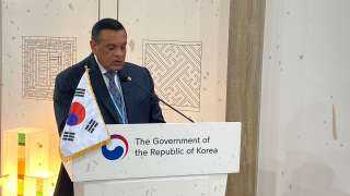 وزير التنمية المحلية يشارك في ندوة حول التقنيات والسياسات البيئية بجناح كوريا الجنوبية