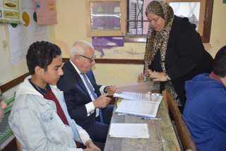 محافظ بورسعيد يشهد عددا من الحصص الدراسية خلال تفقده مدرسة القناة الإعدادية بنين