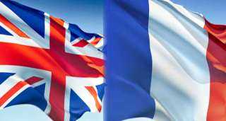 فرنسا وبريطانيا توقعان على اتفاق للحد من عبور المهاجرين المانش