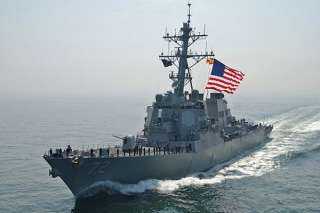 البحرية الأمريكية تضبط 70 طنا من وقود الصواريخ المتجهة من إيران لليمن