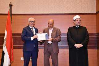 وزيرا الأوقاف والتربية والتعليم  يكرمان (74) فائزًا في المسابقة الثقافية المشتركة بأكاديمية الأوقاف الدولية