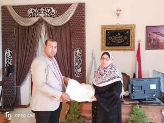 تسليم 16 عقد تقنين للمستفيدين من أراضي الدولة بكفر الشيخ