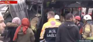 بالفيديو.. إصابة 19 شخصا في اصطدام ترام بحافلة في إسطنبول