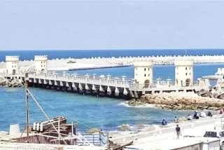 وزير الري: حماية قلعة قايتباى بحاجز أمواج بطول 670 مترا