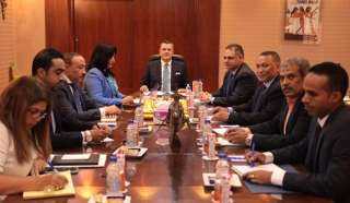 وزير السياحة يجتمع مع ممثلي اللجنة النقابية للعاملين بهيئة تنشيط السياحة
