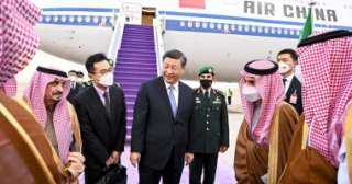 بدعوة من خادم الحرمين الشريفين .. رئيس جمهورية الصين يصل السعودية