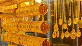 الذهب يسجل انخفاضًا تاريخيًا.. الشعبة توضح السبب