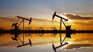 النفط يرتفع مع استمرار إغلاق خط أنابيب في أمريكا
