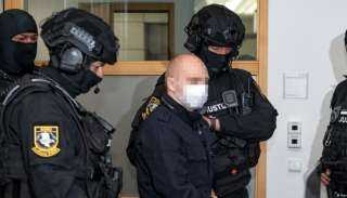 ألمانيا: قاتل يميني متطرف يحتجز اثنين من حراس السجن رهينتين