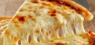 بيتزا إيطالية بالجبنة