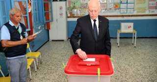 الرئيس التونسى وحرمه يدليان بصوتيهما لانتخاب أعضاء مجلس نواب الشعب