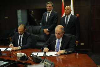 وزير النقل يشهد توقيع مذكرة إنشاء منطقة لوجيستية لتخزين البضائع بميناء الإسكندرية