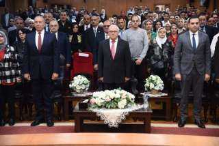 محافظ بورسعيد يستقبل أعضاء الصالون البحري المصري ومحافظ بورسعيد السابق