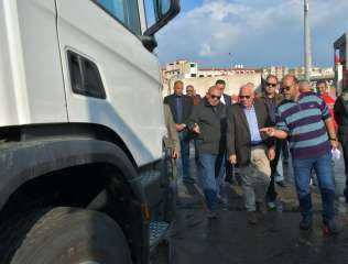 محافظ بورسعيد يتفقد عددًا من السيارات والمعدات تم رفع كفاءتها بجراج المحافظة والإنقاذ والطواري