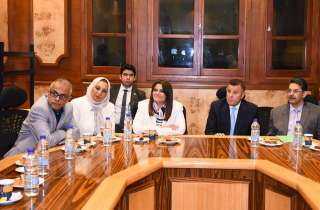 وزيرة الهجرة تعقد اجتماعا مع علمائنا بالخارج المشاركين بمؤتمر جمعية العلماء المصريين الأمريكيين