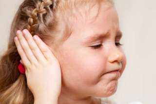 طرق تسكين ”ألم الأذن” عند الأطفال في المنزل
