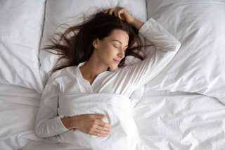 تعرفى على بعض العلاجات المجرّبة التى تساعدك على النوم