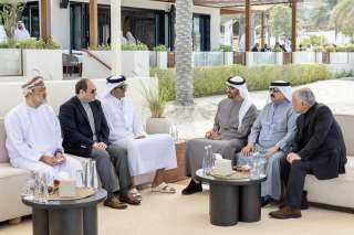 الرئيس السيسي يشارك مع رئيس دولة الامارات في مجلس قصر البحر بالعاصمة الاماراتية ابوظبي