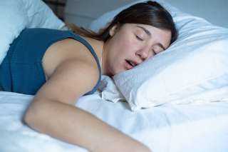 علاج الشخير أثناء النوم عند النساء
