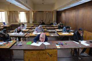 الخشت: استمرار مارثون امتحانات الفصل الدراسي الأول بكليات جامعة القاهرة بانتظام ودون أي تسريب للامتحانات