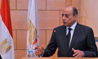 وزير الطيران المدنى ينفى  بيع الشركة الوطنية مصر للطيران