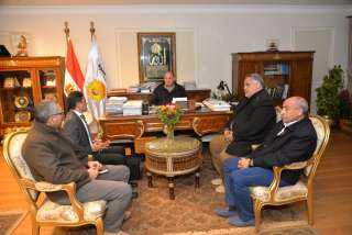 محافظ أسيوط يلتقي وفد برنامج التنمية المحلية بصعيد مصر لبحث سبل تنمية التكتلات الاقتصادية