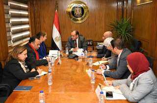 وزير التجارة والصناعة يبحث مع ممثلي مجموعة البنك الدولي بالقاهرة الأطر العامة للاستراتيجية الوطنية لتطوير الصناعة المصرية