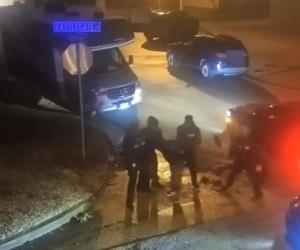 فيديو يوثق اعتداء الشرطة على رجل أسود قبل وفاته فى امريكا