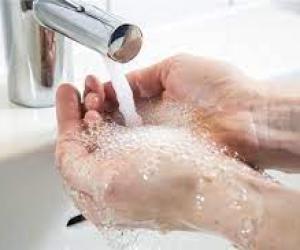 فيديو.. استشاري مناعة: غسل الأيدي بالماء والصابون يقي الإنسان من 250 مرض