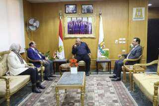 محافظ الوادي الجديد يلتقي مستشار جامعة الدول العربية للشئون العسكرية