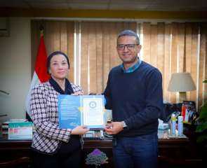 وزيرة البيئة تستقبل المغامر والناشط البيئي المصري علي عبده
