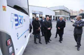 وزير النقل يزور مصنع MCV لتفقد النموذج الأولي لأوتوبيسات BRT التي تعمل بالكهرباء صديقة البيئة