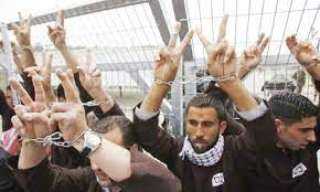 الأسرى الفلسطينيون بسجون الاحتلال يعلنون الإضراب المفتوح عن الطعام فى شهر رمضان