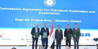 الملا يشهد توقيع ٥ اتفاقيات مع شركات وطنية وعالمية للبحث عن البترول والغاز