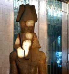 تعامد الشمس على وجه تمثال رمسيس الثانى بالمتحف المصرى الكبير