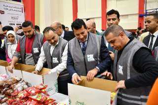 وزير الشباب والرئيس التنفيذي لمؤسسة مصر الخير يطلقان حملة افطار صائم رمضان ٢٠٢٣