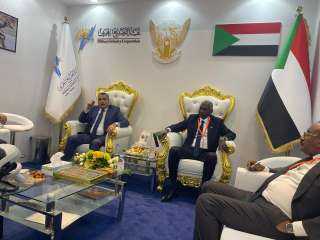 وزير الإنتاج الحربي  يجتمع مع  وزير الدفاع السوداني  على هامش معرض الدفاع الدولي ”IDEX 2023”