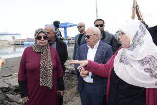 محافظ بورسعيد يتفقد أعمال تطوير ورفع كفاءة وإنشاء طريقي بحري وقبلي قناة الاتصال