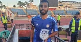 حسام حسن يحصد جائزة رجل مباراة سموحة والحرس فى الدوري