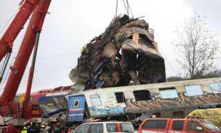 ارتفاع عدد ضحايا تصادم قطارين في اليونان إلى 46 قتيلا